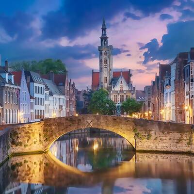 Die Kanäle, die die Stadt durchziehen, nennen die Einheimischen Reien nach dem im Mittelalter vollständig kanalisierten Flüsschen Reie, über das Brügge direkt mit der Nordsee verbunden war - Brügge | Belgien